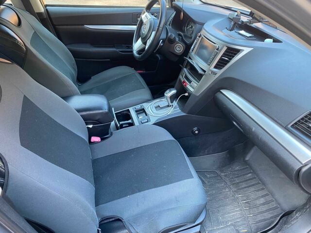 Серый Субару Аутбек, объемом двигателя 2.5 л и пробегом 198 тыс. км за 8500 $, фото 5 на Automoto.ua