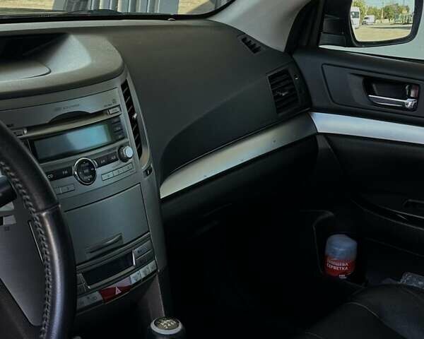 Сірий Субару Аутбек, об'ємом двигуна 2.5 л та пробігом 213 тис. км за 8900 $, фото 4 на Automoto.ua