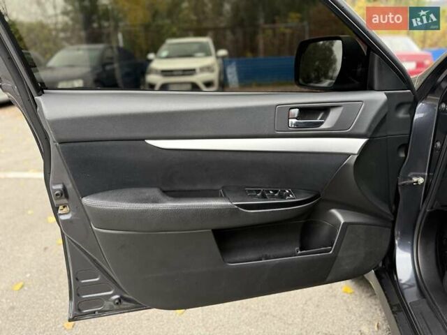 Серый Субару Аутбек, объемом двигателя 2 л и пробегом 350 тыс. км за 6900 $, фото 16 на Automoto.ua