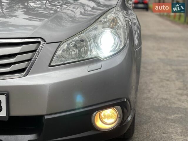 Серый Субару Аутбек, объемом двигателя 2.5 л и пробегом 200 тыс. км за 8999 $, фото 5 на Automoto.ua