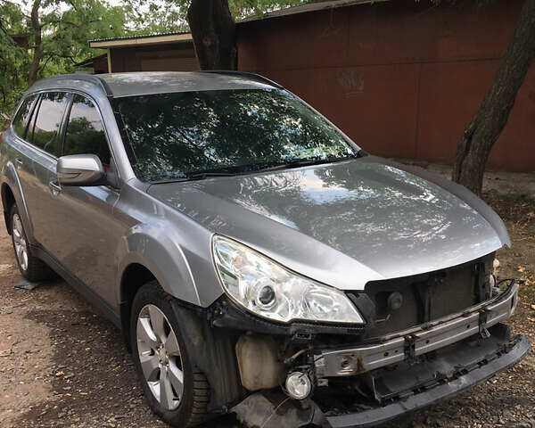 Сірий Субару Аутбек, об'ємом двигуна 2.46 л та пробігом 220 тис. км за 9000 $, фото 1 на Automoto.ua