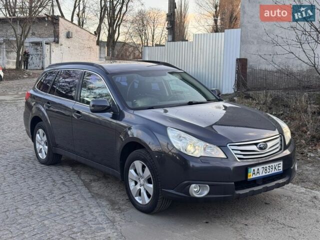 Серый Субару Аутбек, объемом двигателя 2.46 л и пробегом 189 тыс. км за 8700 $, фото 2 на Automoto.ua