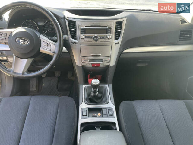 Сірий Субару Аутбек, об'ємом двигуна 2 л та пробігом 270 тис. км за 4721 $, фото 7 на Automoto.ua