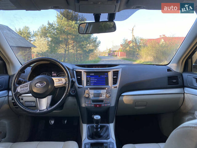 Сірий Субару Аутбек, об'ємом двигуна 2 л та пробігом 250 тис. км за 7600 $, фото 10 на Automoto.ua