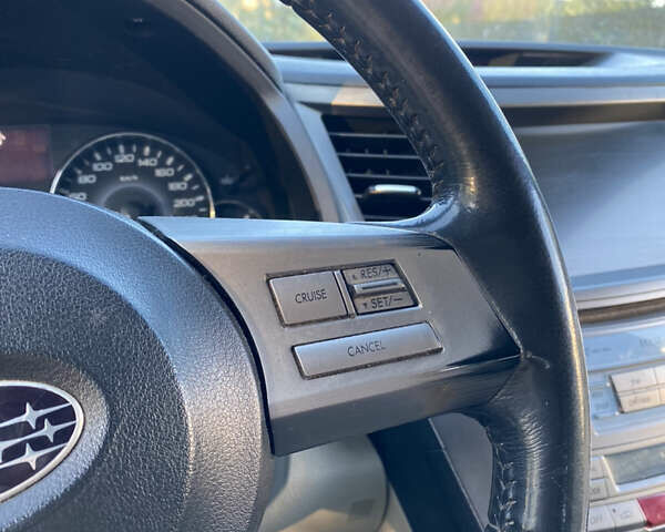 Сірий Субару Аутбек, об'ємом двигуна 2 л та пробігом 250 тис. км за 7600 $, фото 19 на Automoto.ua