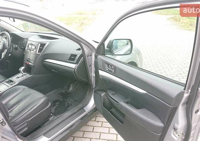 Сірий Субару Аутбек, об'ємом двигуна 2.46 л та пробігом 250 тис. км за 8100 $, фото 8 на Automoto.ua