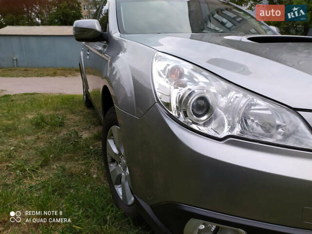 Серый Субару Аутбек, объемом двигателя 2 л и пробегом 263 тыс. км за 9300 $, фото 5 на Automoto.ua