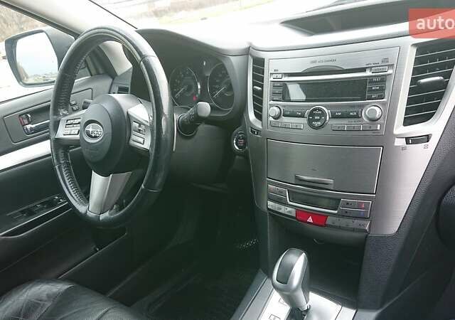 Сірий Субару Аутбек, об'ємом двигуна 2.46 л та пробігом 250 тис. км за 8100 $, фото 10 на Automoto.ua