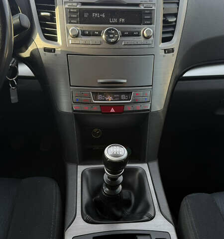 Серый Субару Аутбек, объемом двигателя 2.46 л и пробегом 206 тыс. км за 6700 $, фото 11 на Automoto.ua