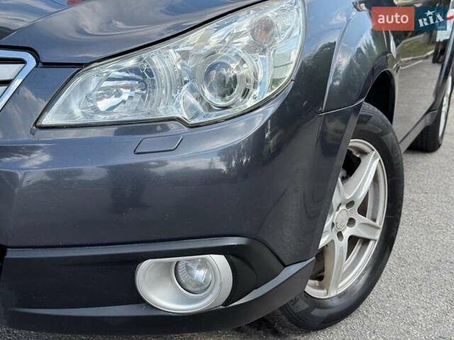 Серый Субару Аутбек, объемом двигателя 2 л и пробегом 257 тыс. км за 8990 $, фото 8 на Automoto.ua