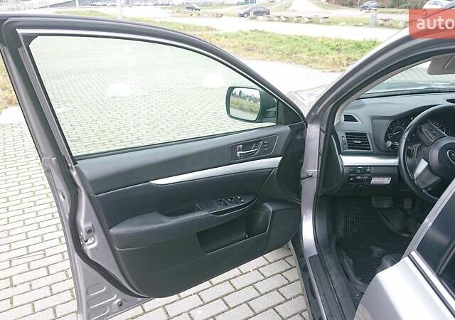 Сірий Субару Аутбек, об'ємом двигуна 2.46 л та пробігом 250 тис. км за 8100 $, фото 9 на Automoto.ua