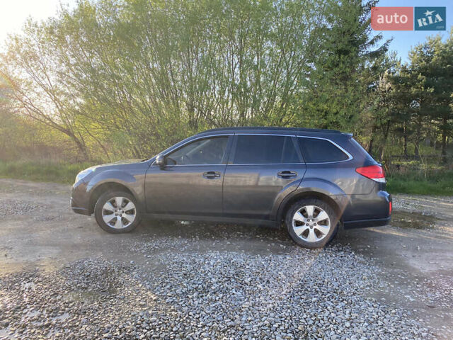 Сірий Субару Аутбек, об'ємом двигуна 2 л та пробігом 250 тис. км за 7600 $, фото 3 на Automoto.ua