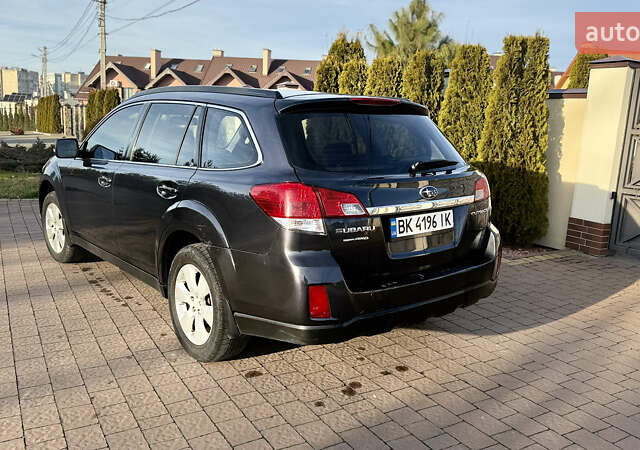 Серый Субару Аутбек, объемом двигателя 2.46 л и пробегом 206 тыс. км за 6700 $, фото 5 на Automoto.ua