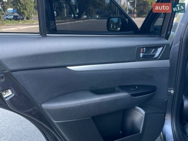 Серый Субару Аутбек, объемом двигателя 2.46 л и пробегом 180 тыс. км за 9800 $, фото 13 на Automoto.ua