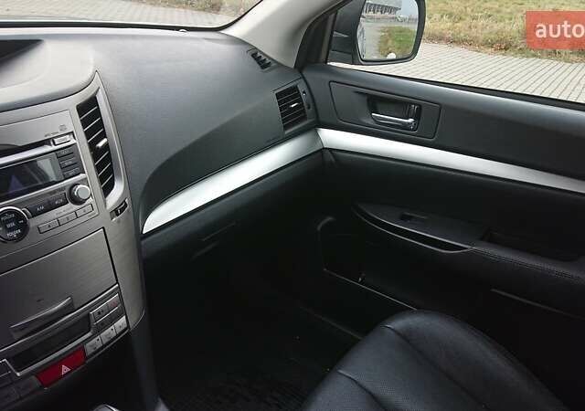 Сірий Субару Аутбек, об'ємом двигуна 2.46 л та пробігом 250 тис. км за 8100 $, фото 11 на Automoto.ua