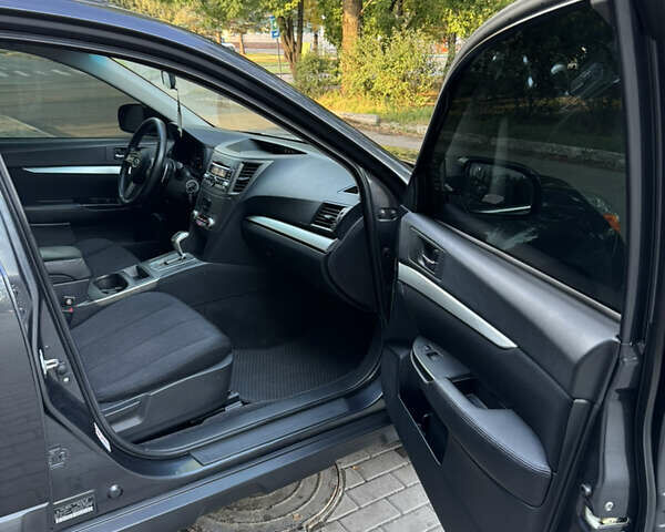 Сірий Субару Аутбек, об'ємом двигуна 2.46 л та пробігом 300 тис. км за 8750 $, фото 20 на Automoto.ua