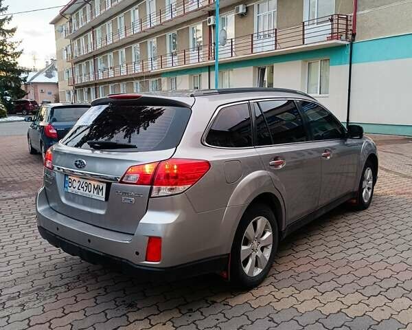 Сірий Субару Аутбек, об'ємом двигуна 2 л та пробігом 221 тис. км за 7999 $, фото 2 на Automoto.ua