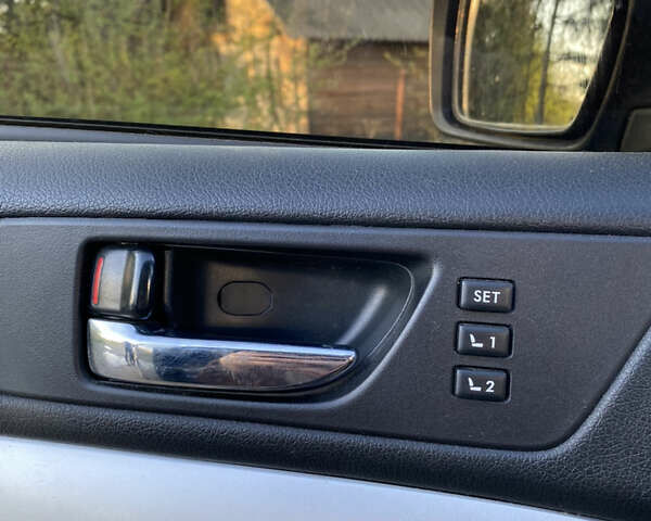 Сірий Субару Аутбек, об'ємом двигуна 2 л та пробігом 250 тис. км за 7600 $, фото 16 на Automoto.ua