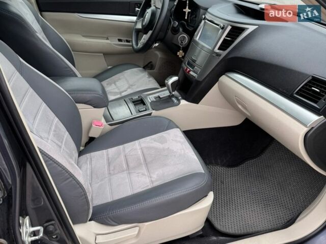 Серый Субару Аутбек, объемом двигателя 2.5 л и пробегом 219 тыс. км за 7900 $, фото 29 на Automoto.ua