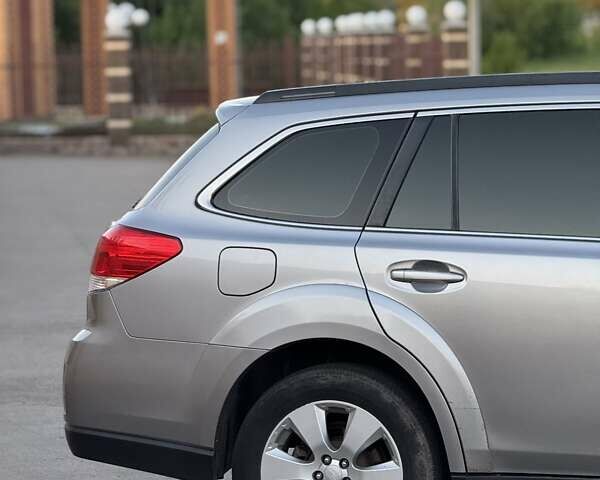 Сірий Субару Аутбек, об'ємом двигуна 2 л та пробігом 250 тис. км за 8000 $, фото 8 на Automoto.ua