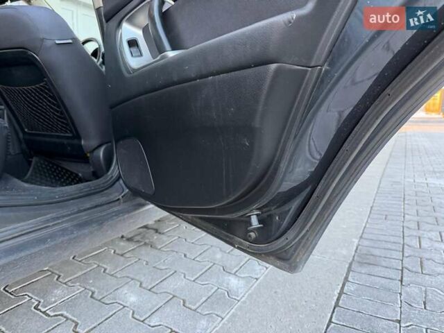 Серый Субару Аутбек, объемом двигателя 2.46 л и пробегом 303 тыс. км за 3300 $, фото 13 на Automoto.ua