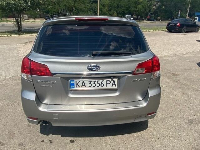 Сірий Субару Аутбек, об'ємом двигуна 2 л та пробігом 306 тис. км за 9000 $, фото 2 на Automoto.ua