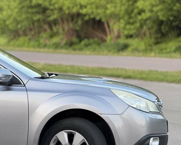 Сірий Субару Аутбек, об'ємом двигуна 2 л та пробігом 250 тис. км за 8000 $, фото 4 на Automoto.ua