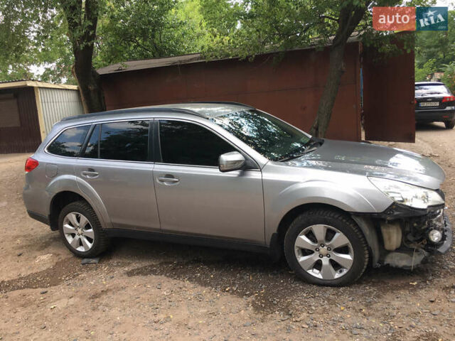 Сірий Субару Аутбек, об'ємом двигуна 2.46 л та пробігом 220 тис. км за 9000 $, фото 2 на Automoto.ua