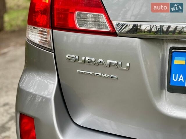 Серый Субару Аутбек, объемом двигателя 2.5 л и пробегом 200 тыс. км за 8999 $, фото 7 на Automoto.ua