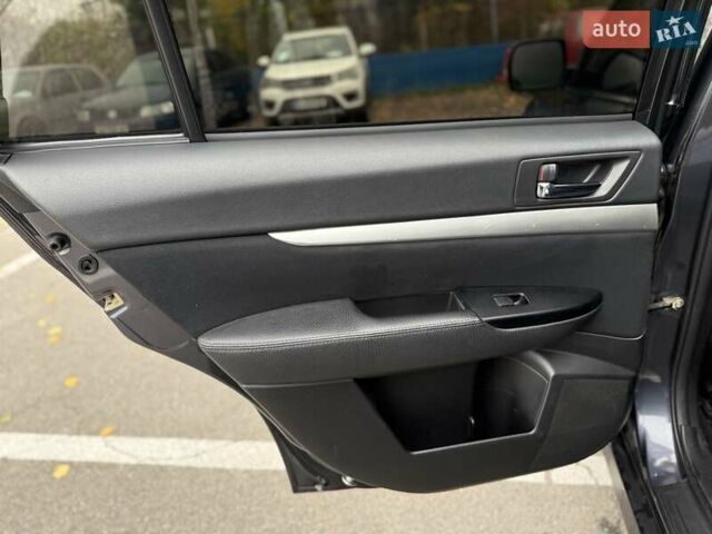 Серый Субару Аутбек, объемом двигателя 2 л и пробегом 350 тыс. км за 6900 $, фото 25 на Automoto.ua