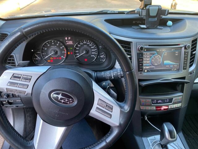 Серый Субару Аутбек, объемом двигателя 2.5 л и пробегом 198 тыс. км за 8500 $, фото 6 на Automoto.ua