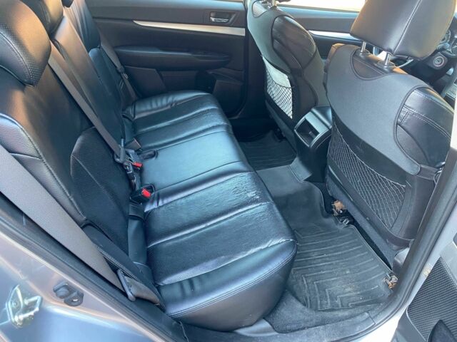 Серый Субару Аутбек, объемом двигателя 2.5 л и пробегом 198 тыс. км за 8500 $, фото 4 на Automoto.ua