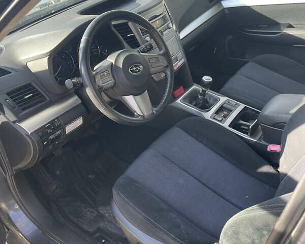 Сірий Субару Аутбек, об'ємом двигуна 2 л та пробігом 270 тис. км за 4721 $, фото 5 на Automoto.ua