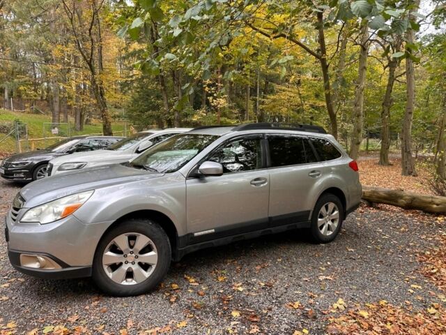 Серый Субару Аутбек, объемом двигателя 0 л и пробегом 270 тыс. км за 9500 $, фото 2 на Automoto.ua