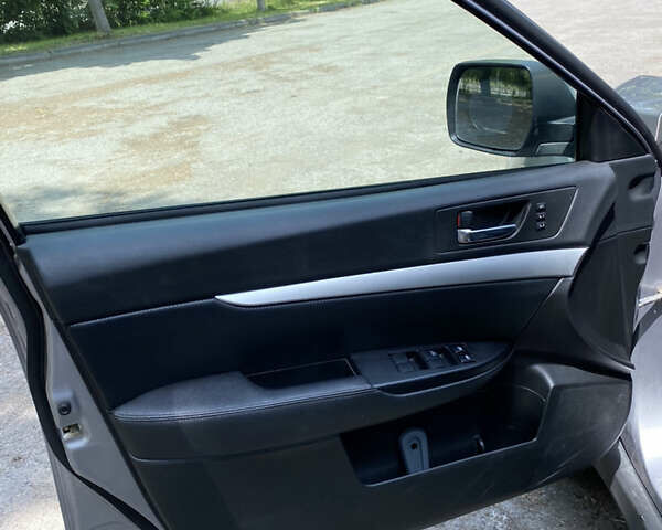 Сірий Субару Аутбек, об'ємом двигуна 2 л та пробігом 160 тис. км за 9500 $, фото 13 на Automoto.ua