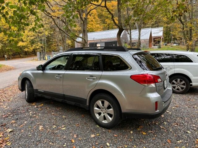 Серый Субару Аутбек, объемом двигателя 0 л и пробегом 270 тыс. км за 9500 $, фото 1 на Automoto.ua