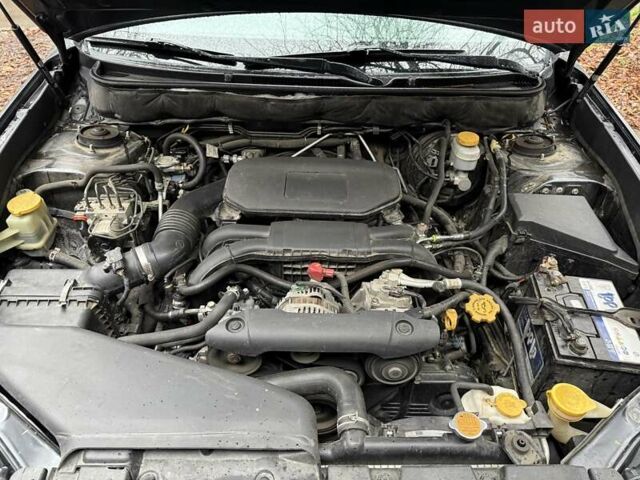 Серый Субару Аутбек, объемом двигателя 2.5 л и пробегом 318 тыс. км за 9500 $, фото 16 на Automoto.ua