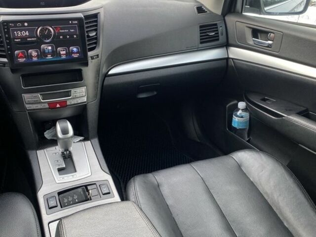 Сірий Субару Аутбек, об'ємом двигуна 2.5 л та пробігом 175 тис. км за 10500 $, фото 7 на Automoto.ua