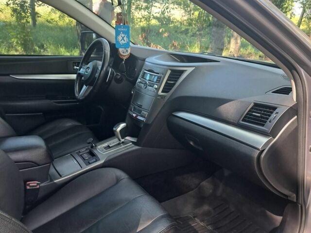 Сірий Субару Аутбек, об'ємом двигуна 2.4 л та пробігом 207 тис. км за 9200 $, фото 6 на Automoto.ua