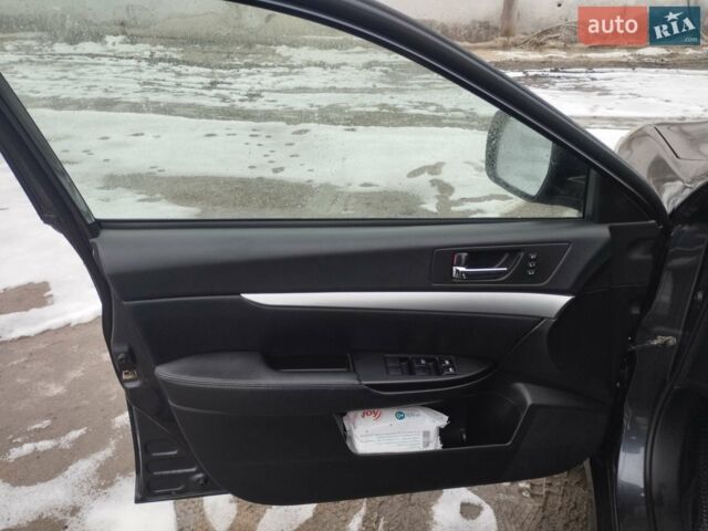 Серый Субару Аутбек, объемом двигателя 2.5 л и пробегом 210 тыс. км за 9999 $, фото 5 на Automoto.ua