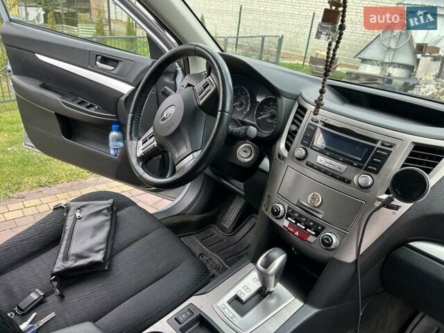 Сірий Субару Аутбек, об'ємом двигуна 2.46 л та пробігом 273 тис. км за 9250 $, фото 5 на Automoto.ua