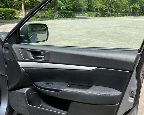 Сірий Субару Аутбек, об'ємом двигуна 2 л та пробігом 160 тис. км за 9500 $, фото 16 на Automoto.ua