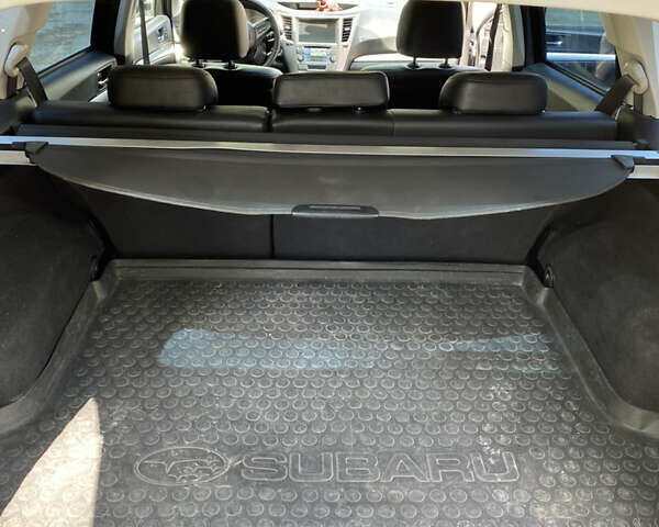 Сірий Субару Аутбек, об'ємом двигуна 2 л та пробігом 160 тис. км за 9500 $, фото 22 на Automoto.ua