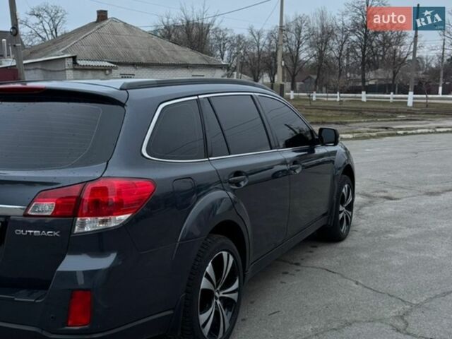 Серый Субару Аутбек, объемом двигателя 2.46 л и пробегом 250 тыс. км за 9500 $, фото 4 на Automoto.ua