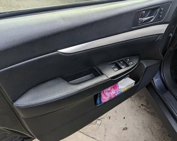 Сірий Субару Аутбек, об'ємом двигуна 2.46 л та пробігом 200 тис. км за 10200 $, фото 35 на Automoto.ua