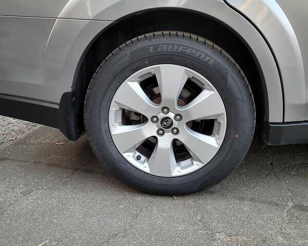 Серый Субару Аутбек, объемом двигателя 2.46 л и пробегом 155 тыс. км за 11900 $, фото 5 на Automoto.ua