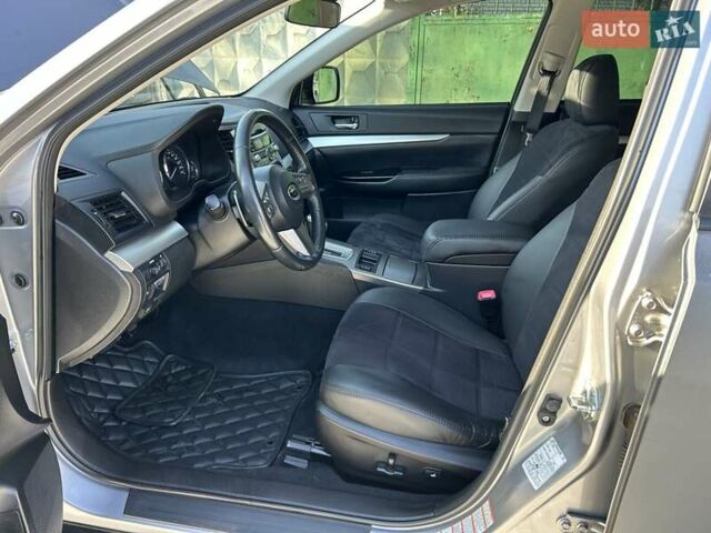 Серый Субару Аутбек, объемом двигателя 2.46 л и пробегом 245 тыс. км за 10000 $, фото 3 на Automoto.ua