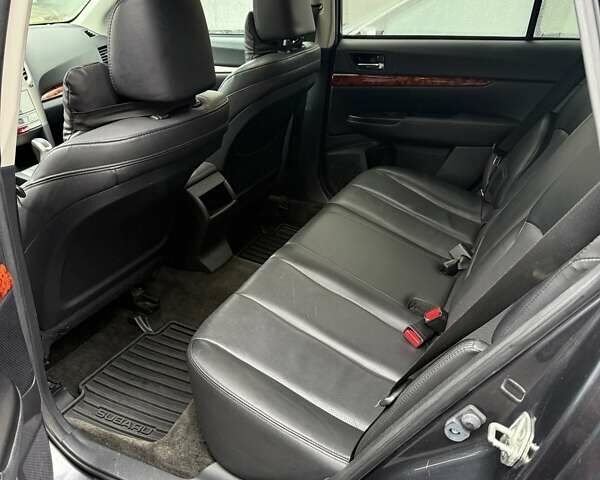 Серый Субару Аутбек, объемом двигателя 2.5 л и пробегом 318 тыс. км за 9500 $, фото 14 на Automoto.ua