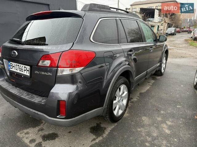 Серый Субару Аутбек, объемом двигателя 2.5 л и пробегом 318 тыс. км за 9500 $, фото 4 на Automoto.ua