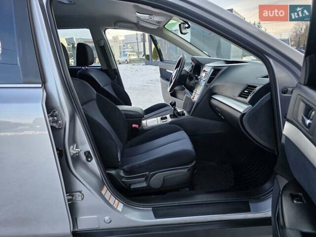 Серый Субару Аутбек, объемом двигателя 2.5 л и пробегом 219 тыс. км за 8333 $, фото 48 на Automoto.ua